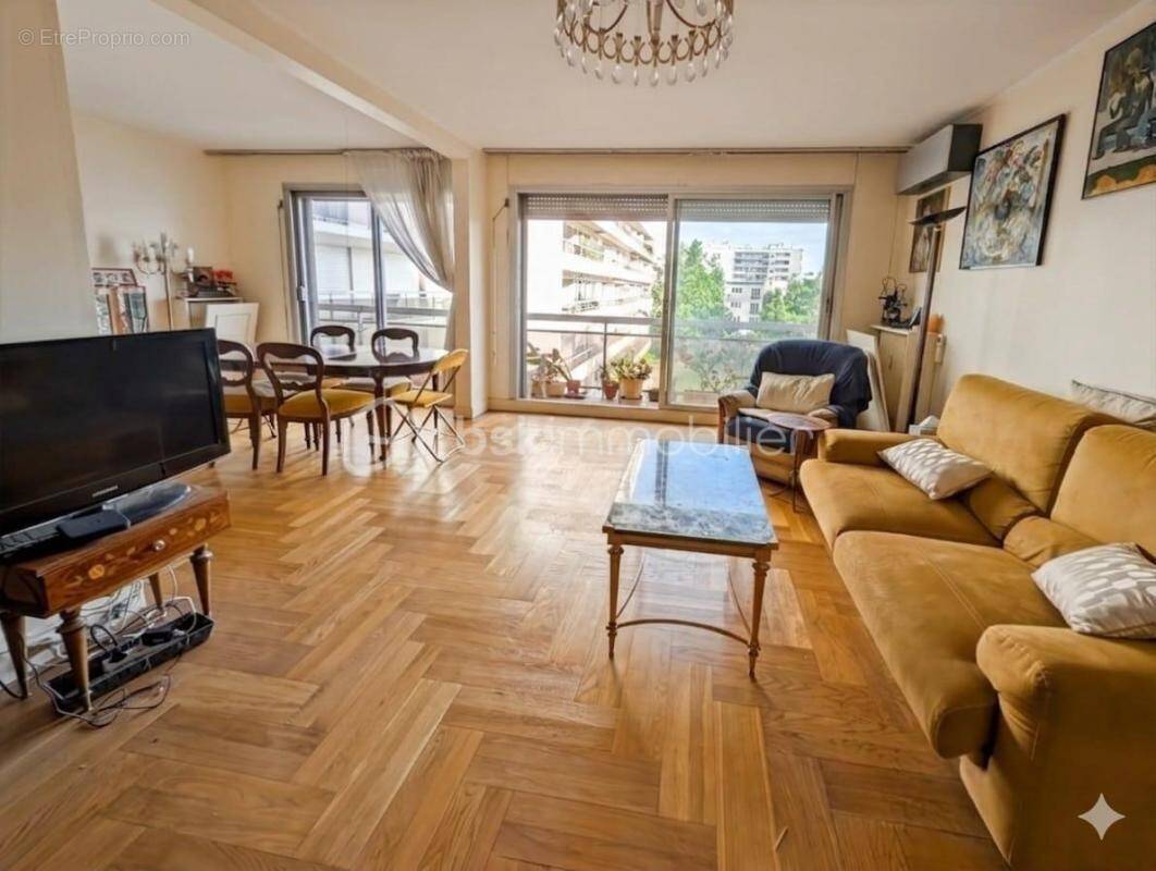Appartement à PARIS-11E