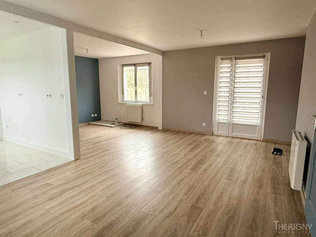 Maison à FEUQUIERES-EN-VIMEU