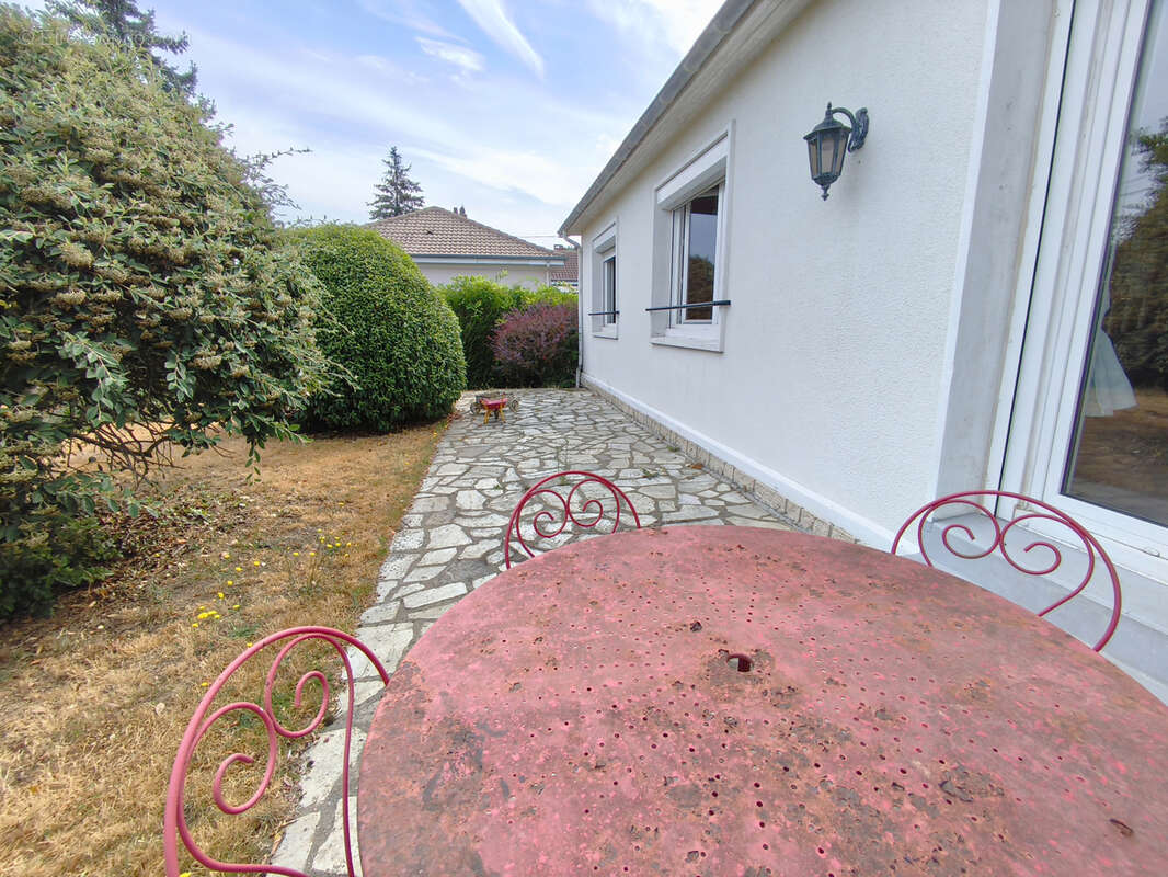 Maison renovee 4 chambres et double garage - photo 17