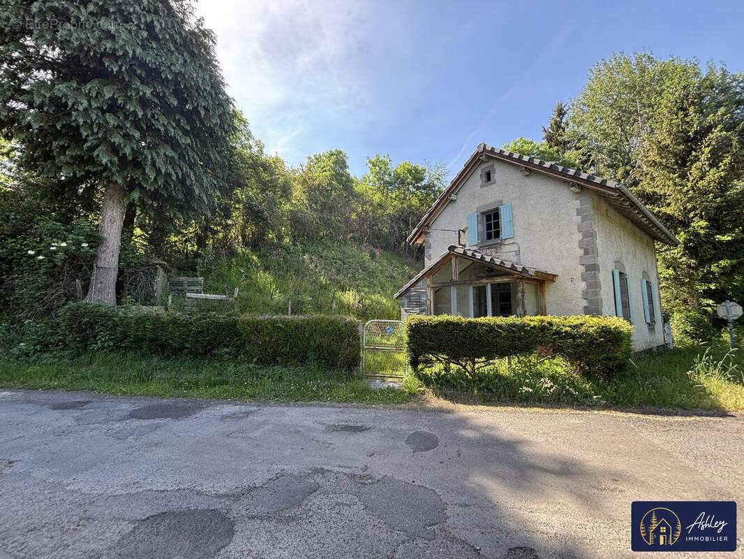 Maison 3 pièces LUGARDE (Cantal) - Maison à LUGARDE