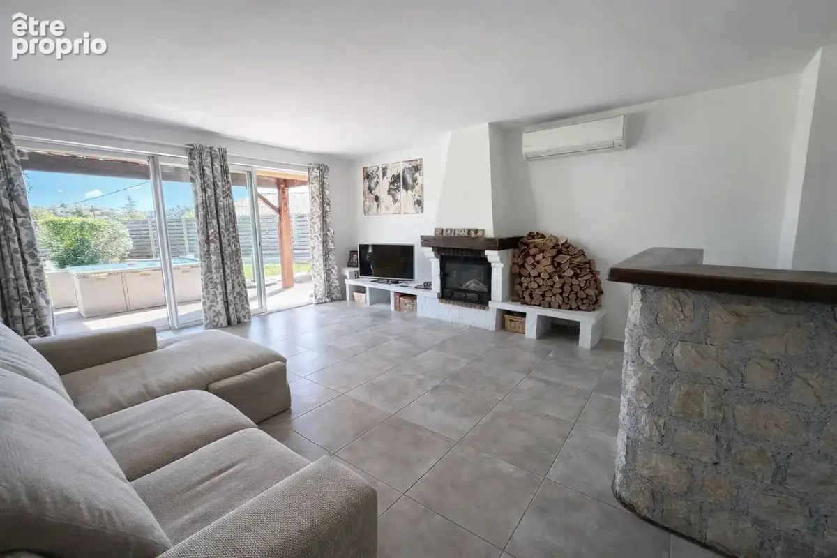 Villa 6 pièces de 132m2 avec jardin dans domaine fermé avec piscine au calme absolu. - photo 9