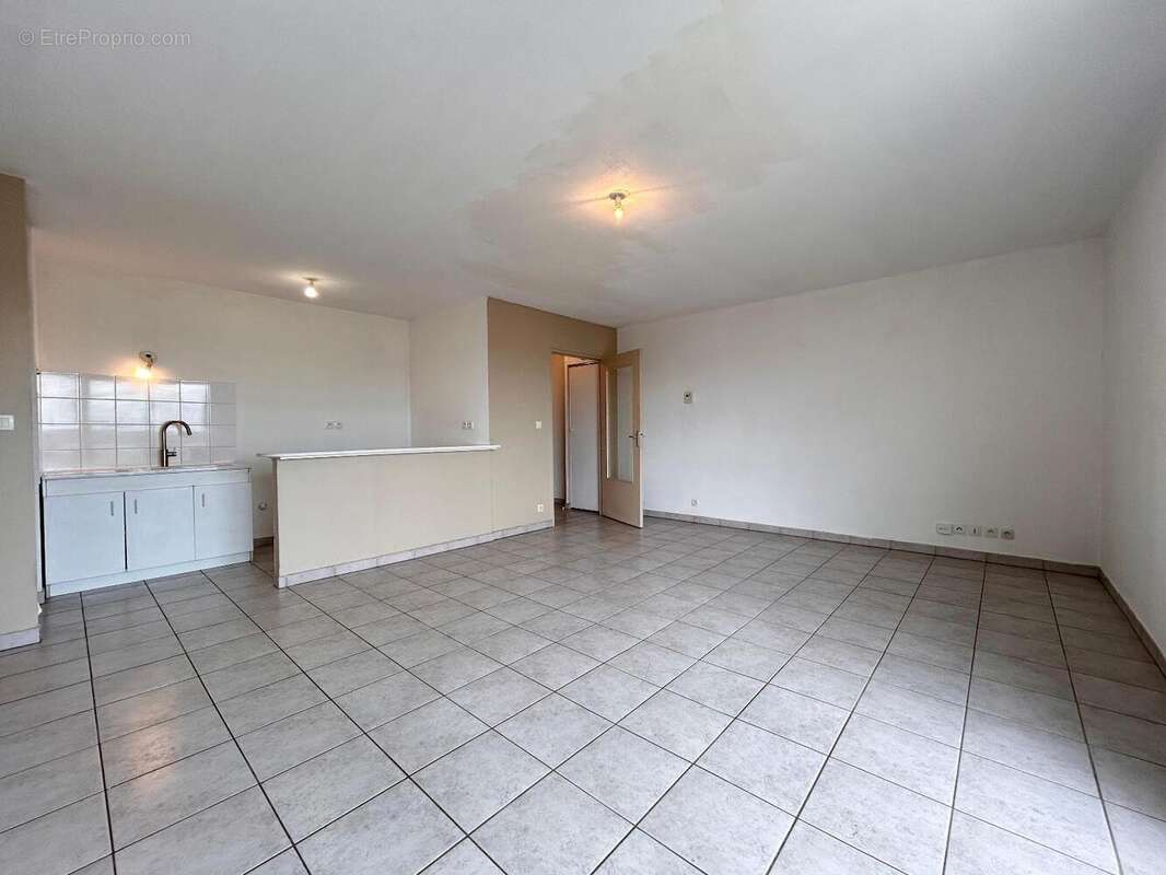   - Appartement à VILLEURBANNE