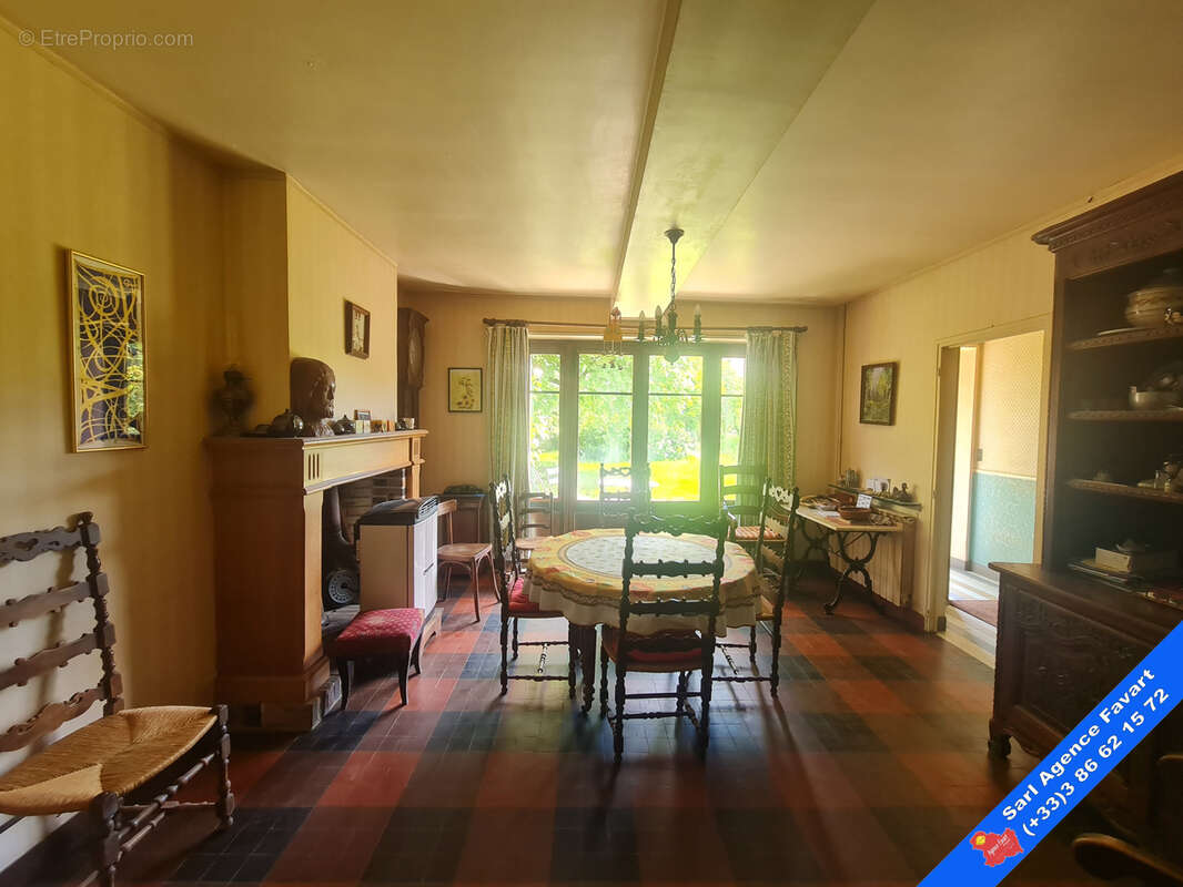 Fermette avec grandes dépendances en centre village - photo 6