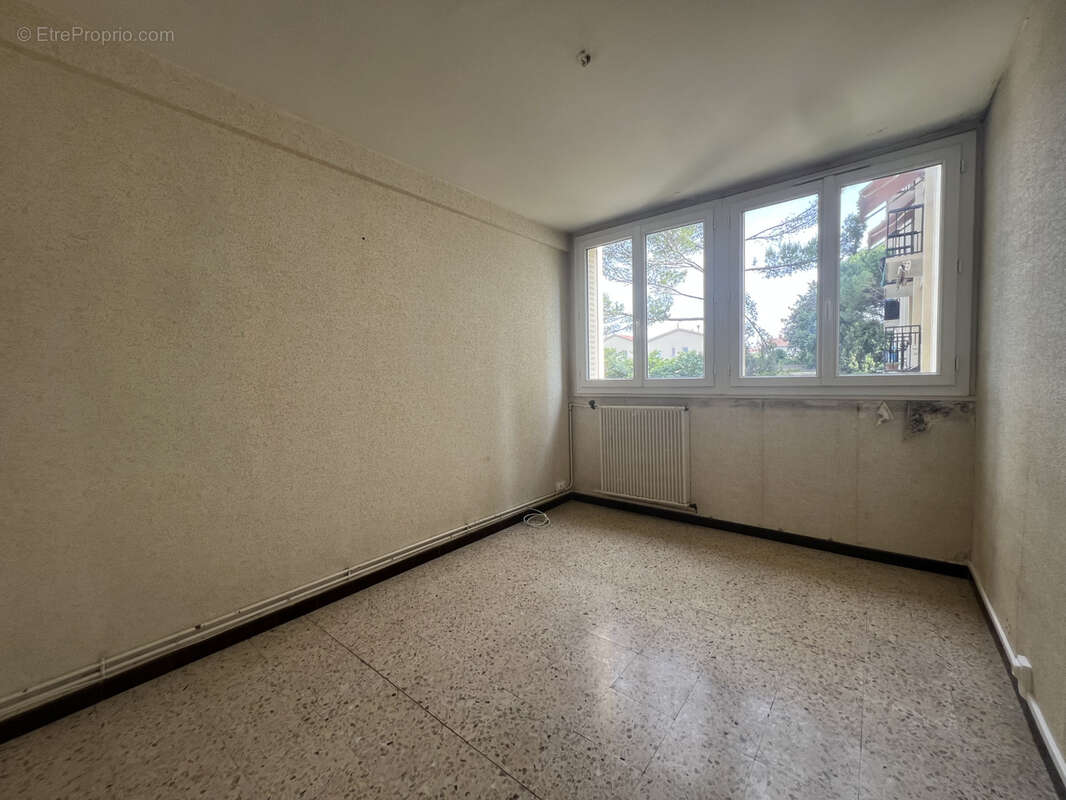 Appartement à BAGNOLS-SUR-CEZE