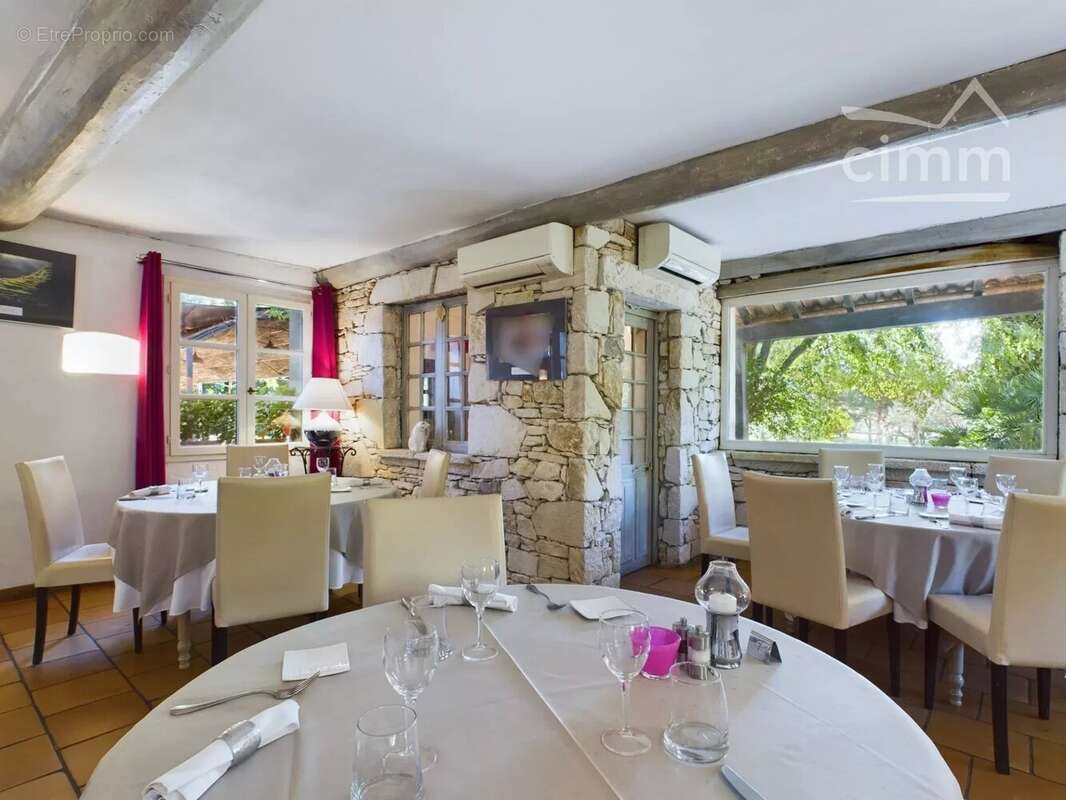 Commerce à SAINT-PAUL-LE-JEUNE