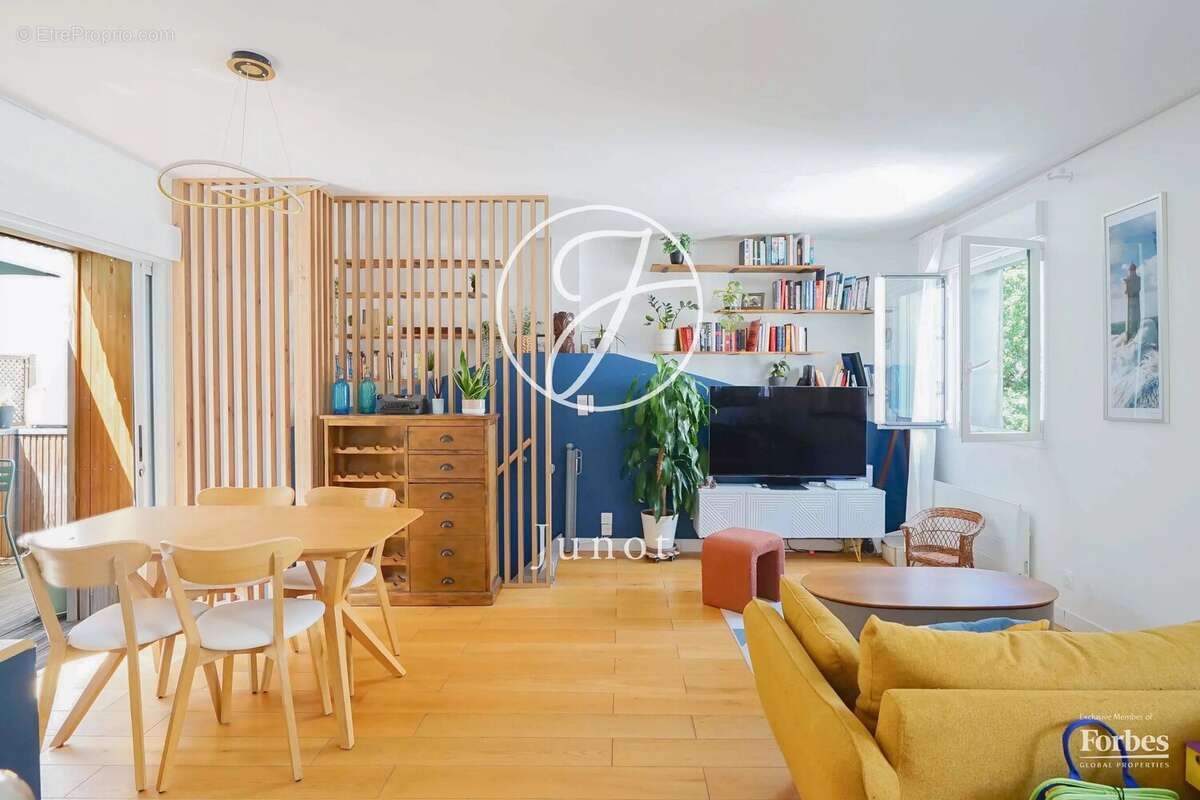 Appartement à PARIS-14E