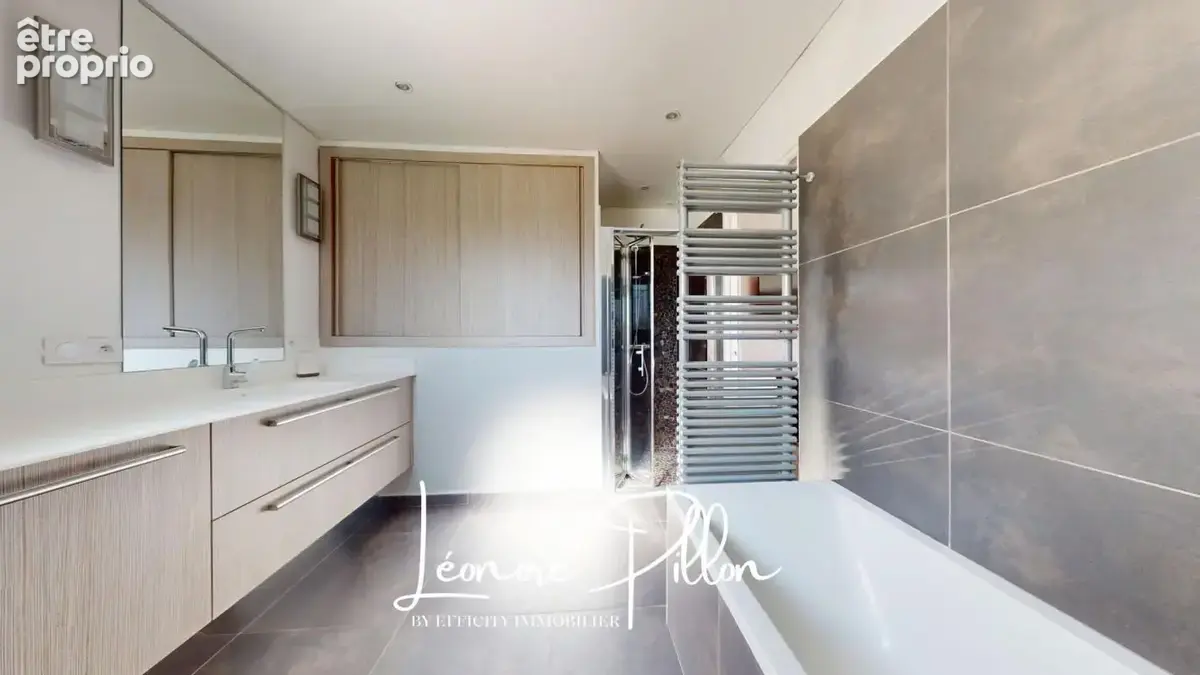 Maison 211 m² à Chassieu  - photo 7