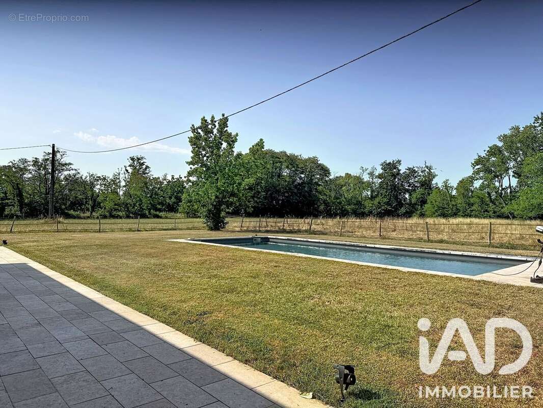 Maison 370 m² à Ledat  - photo 5