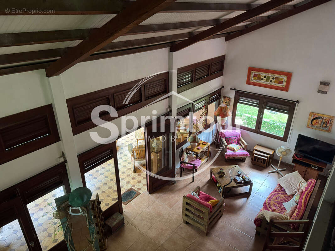GOURBEYRE, villa T5 avec terrasse , double garage sur un grand terrain - photo 9