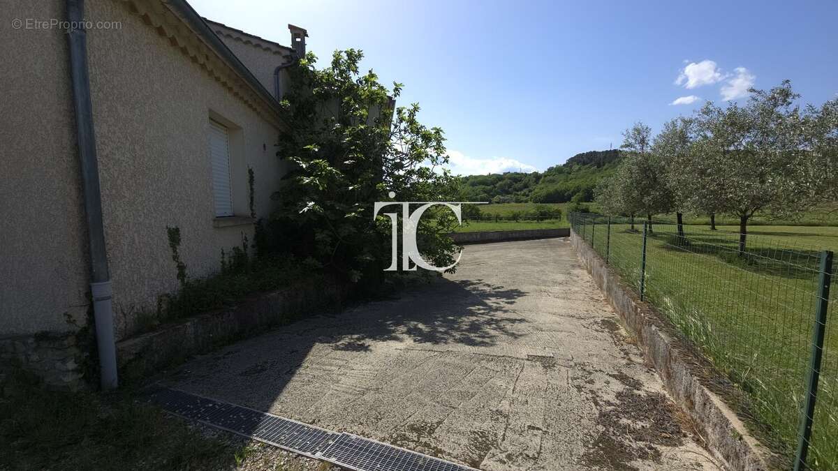 Maison à BERRIAS-ET-CASTELJAU