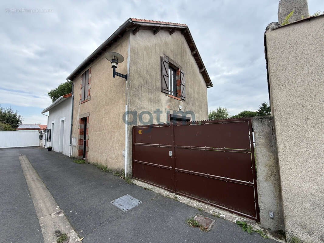 Maison à MONTAIGU