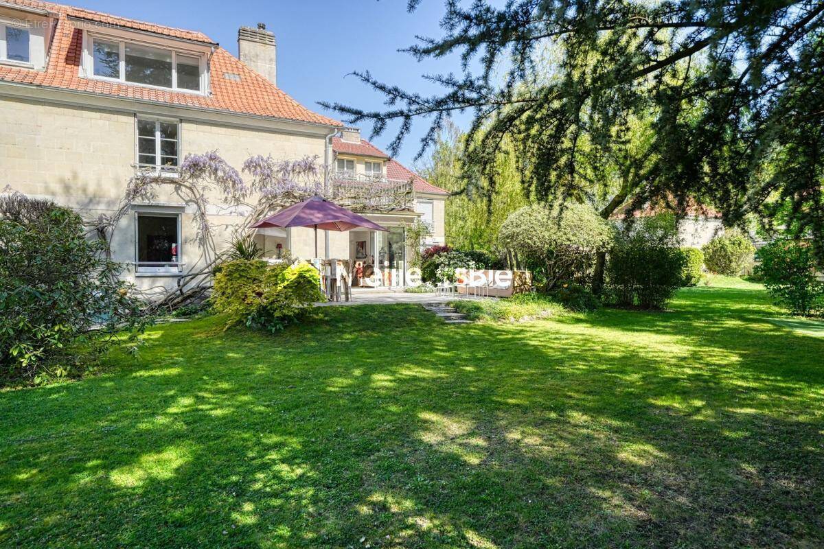 Maison à LA CELLE-SAINT-CLOUD