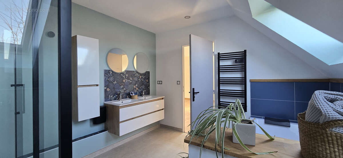 Maison à PERIGNAT-LES-SARLIEVE