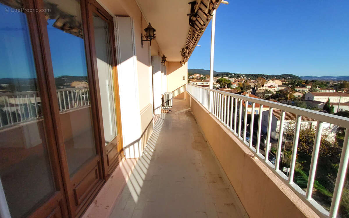 Appartement à CUERS