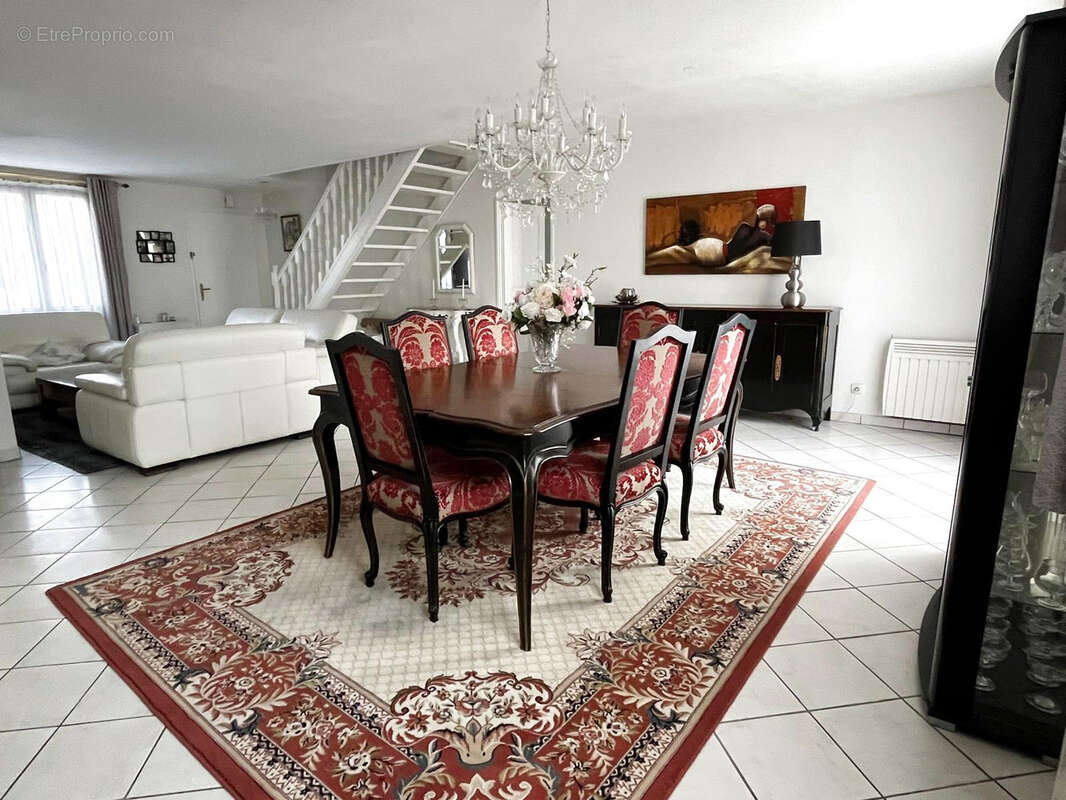 Maison à MONTEVRAIN