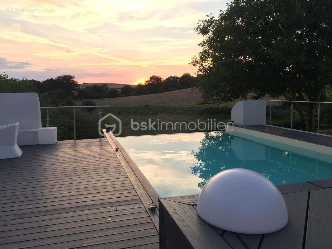 Maison 320 m² à Mortagne-Sur-Sevre  - photo 21