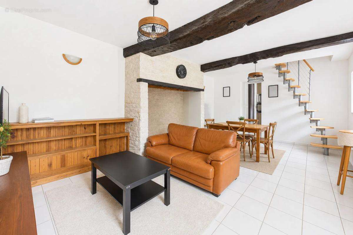 Maison à LA ROCHE-DERRIEN