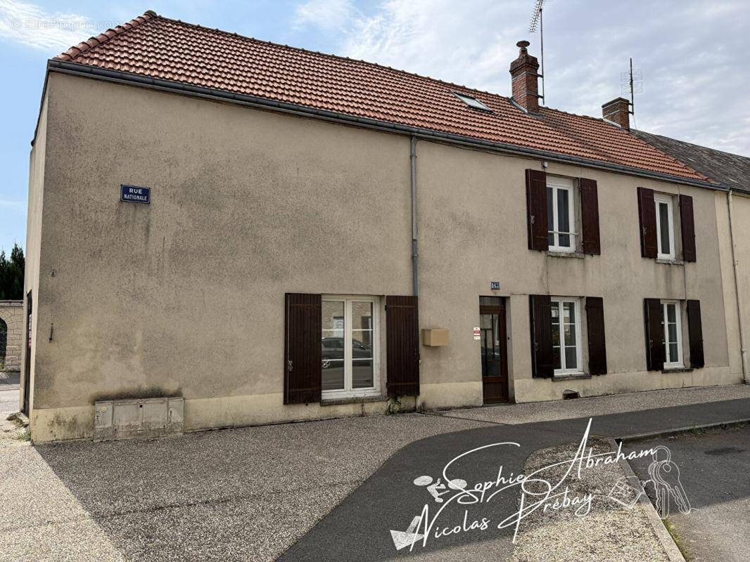 Maison à TOURY