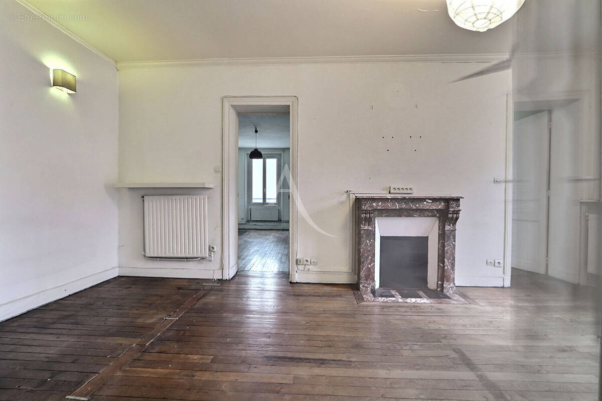 Appartement à AUBERVILLIERS