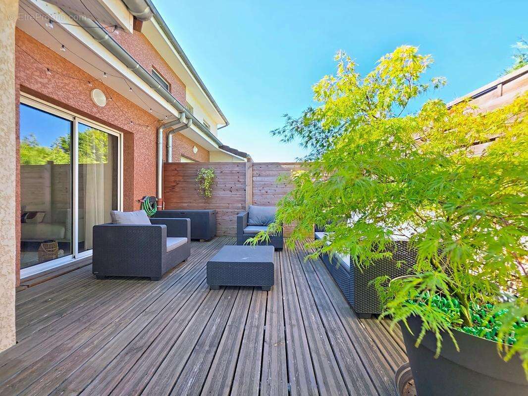 Maison - 4 Chambres - Buanderie - Cellier - Jardin - Terrasse - Garage - Place de stationnement - Proche toutes commodités - photo 9