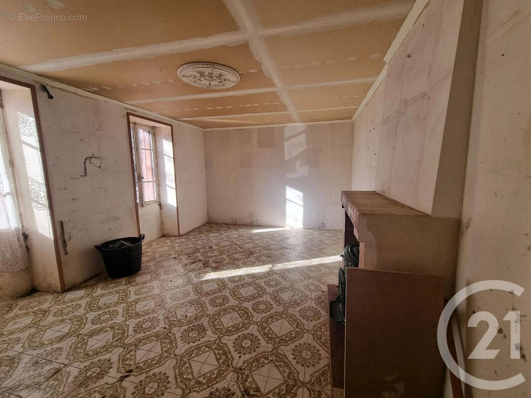 Maison à MONTSAUCHE-LES-SETTONS