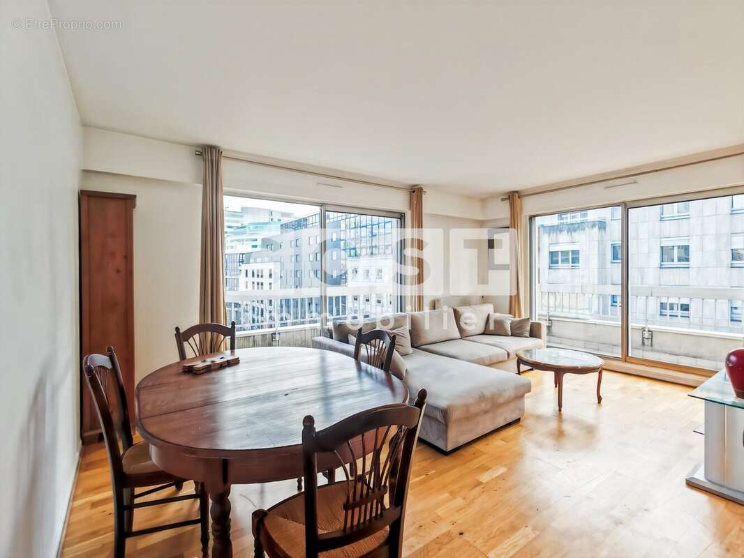 Appartement à COURBEVOIE