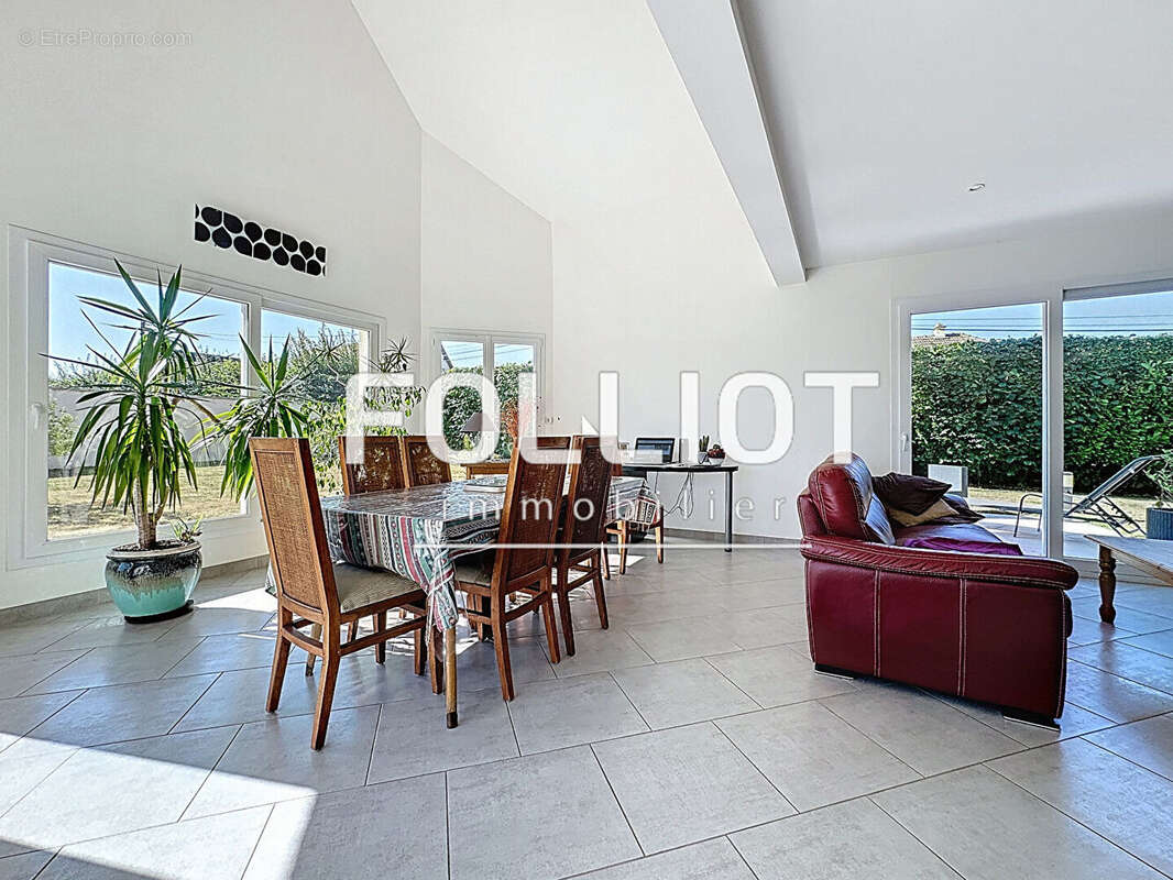 Maison à MAY-SUR-ORNE