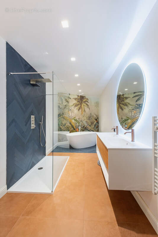 Maison à BAGNOLS-EN-FORET