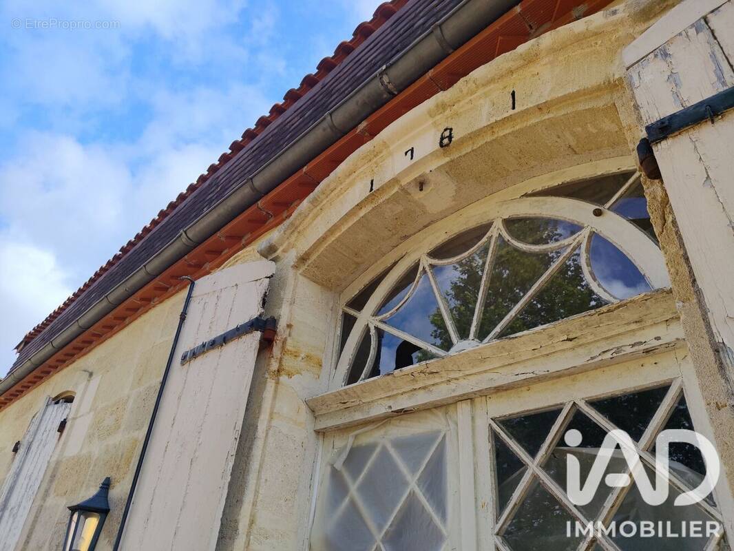 Photo 1 - Maison à LA ROCHE-CHALAIS