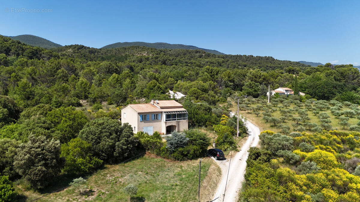 Maison à CUCURON