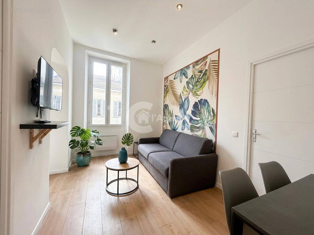Appartement à VALLAURIS