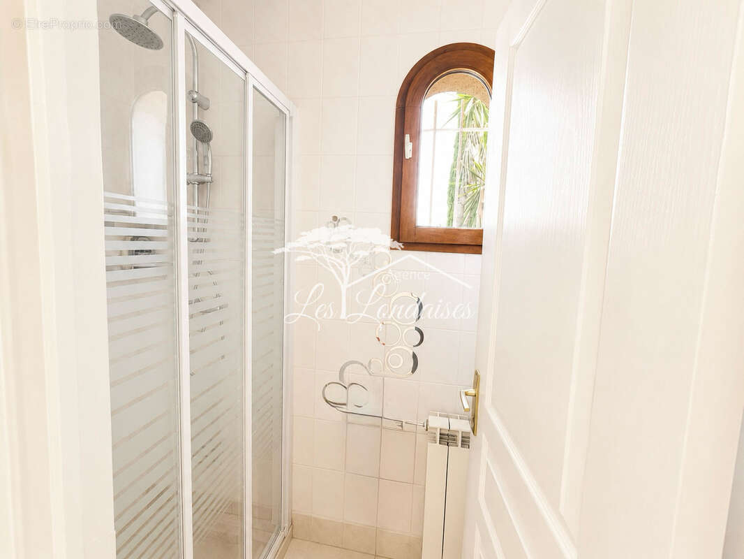Villa provençale de caractère T5 avec Piscine -env. 160 m2 habitables   terrain arboré de 1 500 m2 - photo 10