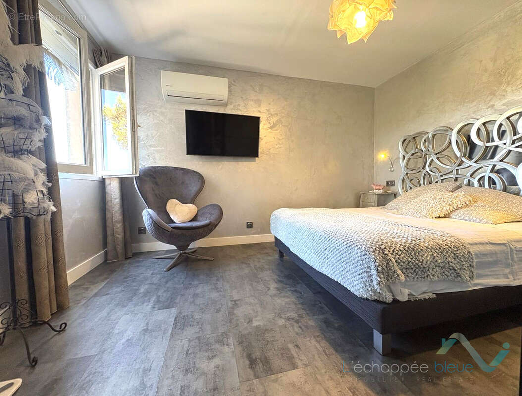 Vente maison T5 avec piscine sur un terrain d'environ 509m2 à Cogolin - photo 9