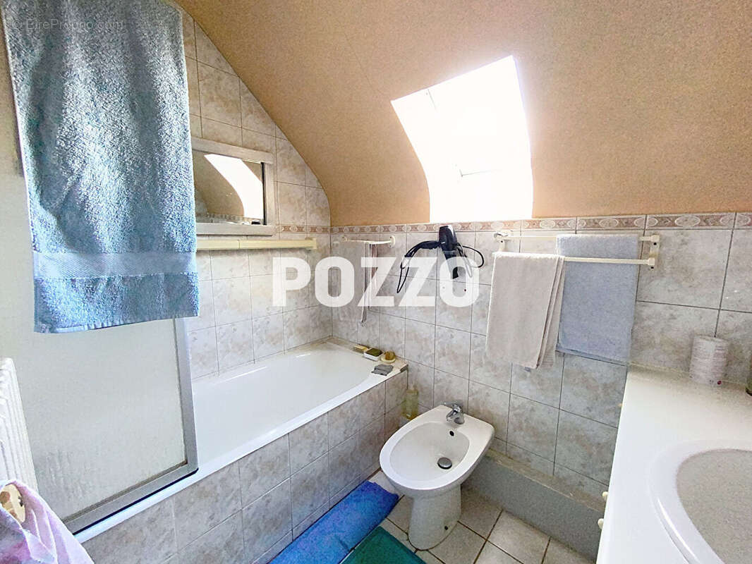 Maison à FOUGEROLLES-DU-PLESSIS