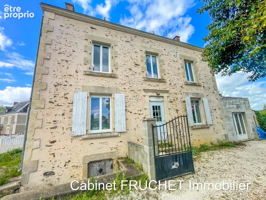 Jolie maison de Maître en centre bourg - photo 1