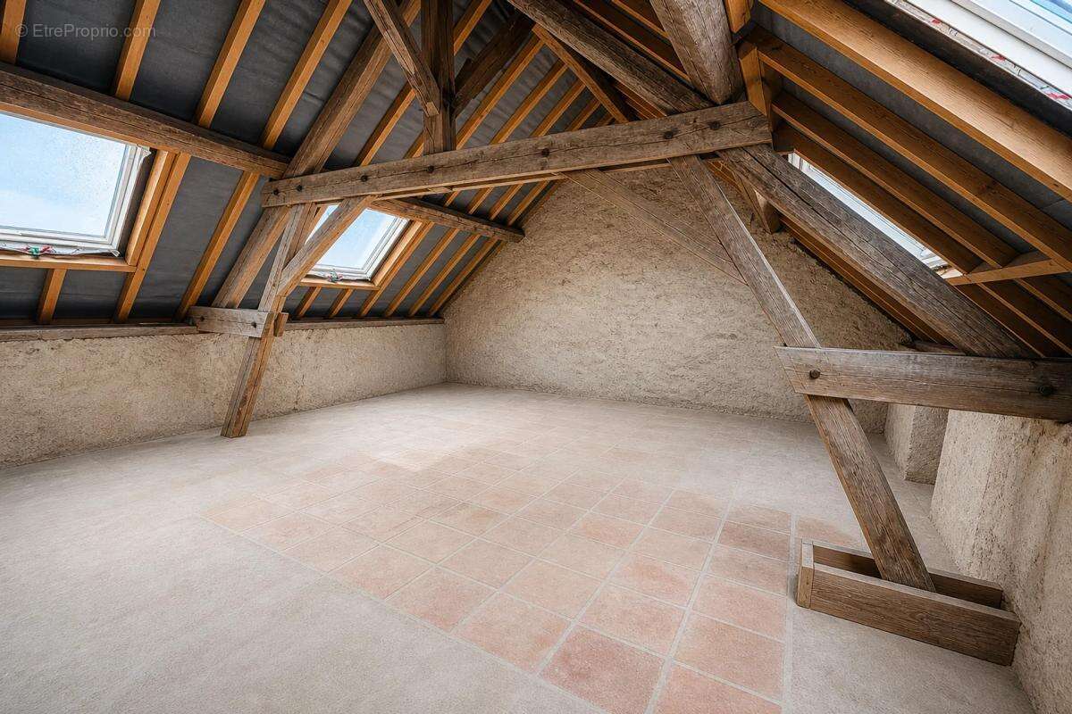 Maison à COUARGUES