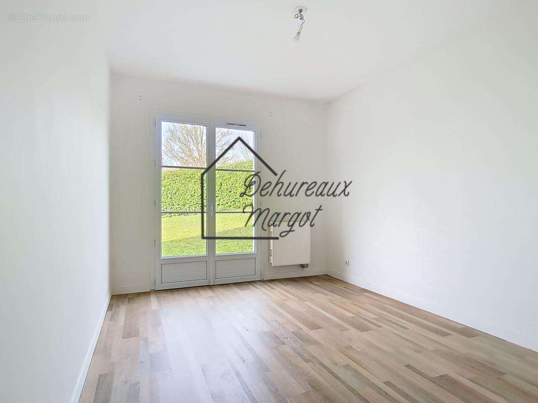 Maison à SAINT-CYR-SUR-LOIRE