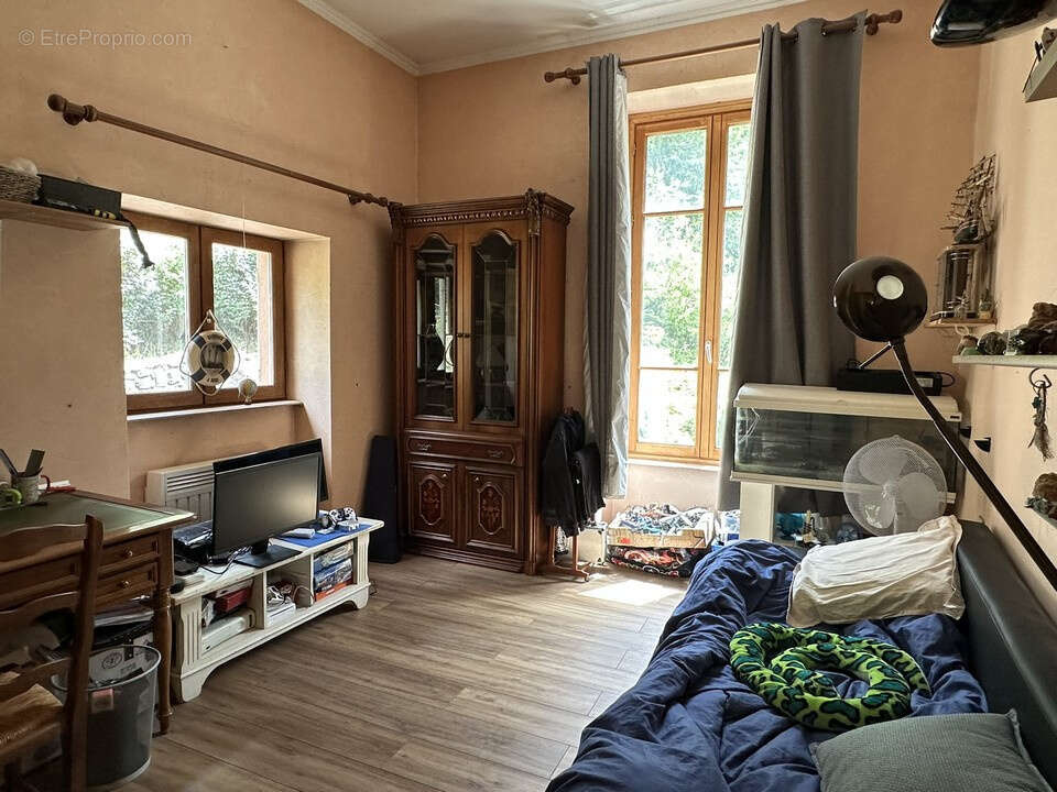 À vendre, moitié droite d’une magnifique maison de maître avec garage et jardin - photo 25