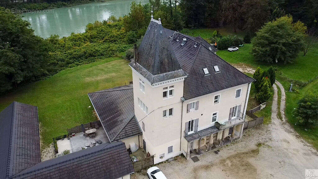 Appartement T2 meublé 67,10 m² vendu loué  à Virignin avec Jardin privatif 300 m² - photo 2