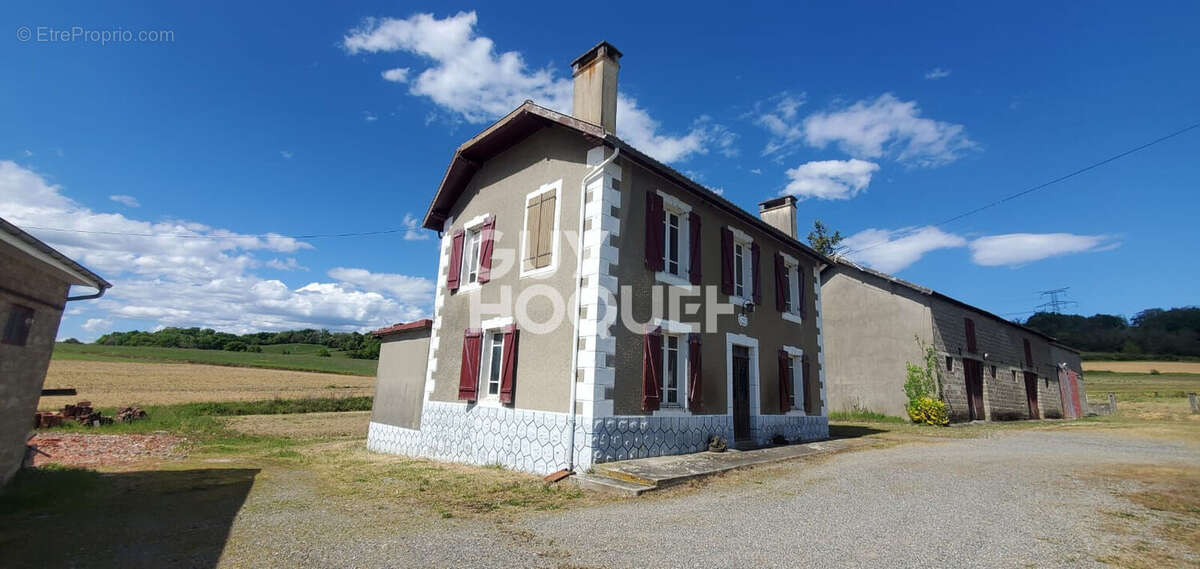 Maison à SERRES-SAINTE-MARIE