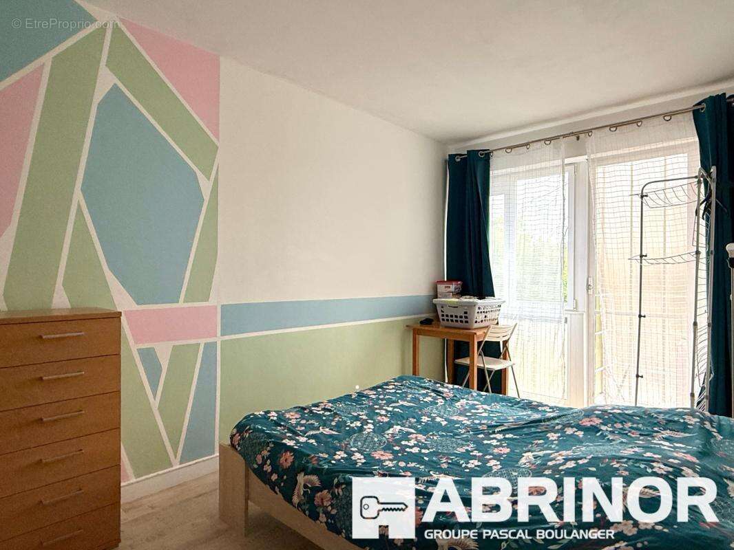 Superbe T4 traversant 81 m² — vue étang & tour Perret, plein sud  Résidence Parc de Beauvillé, Amiens - photo 3