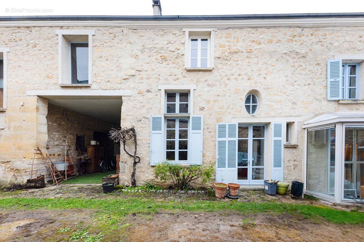 Maison à JOUY-LE-MOUTIER