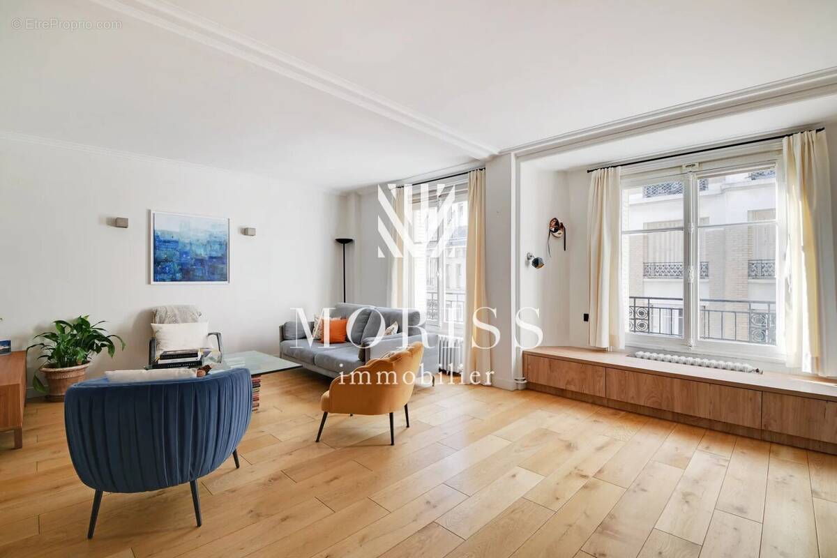 Appartement à PARIS-16E