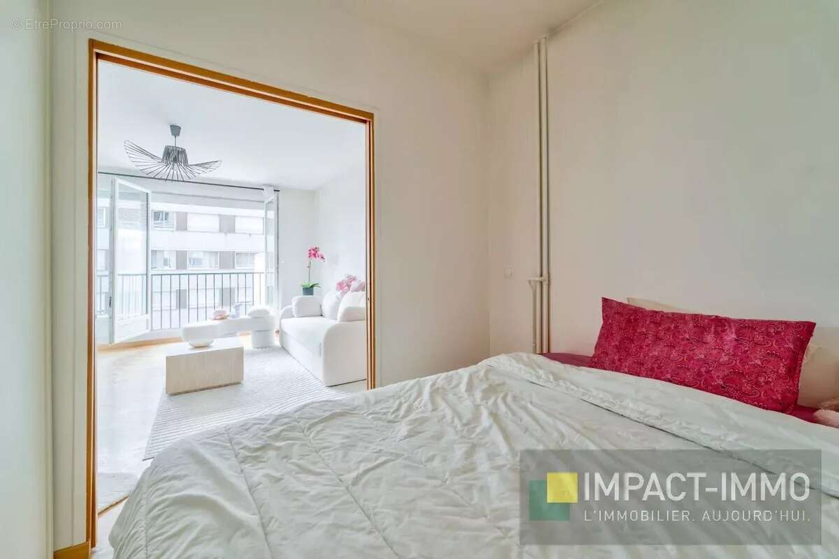 Appartement à COURBEVOIE