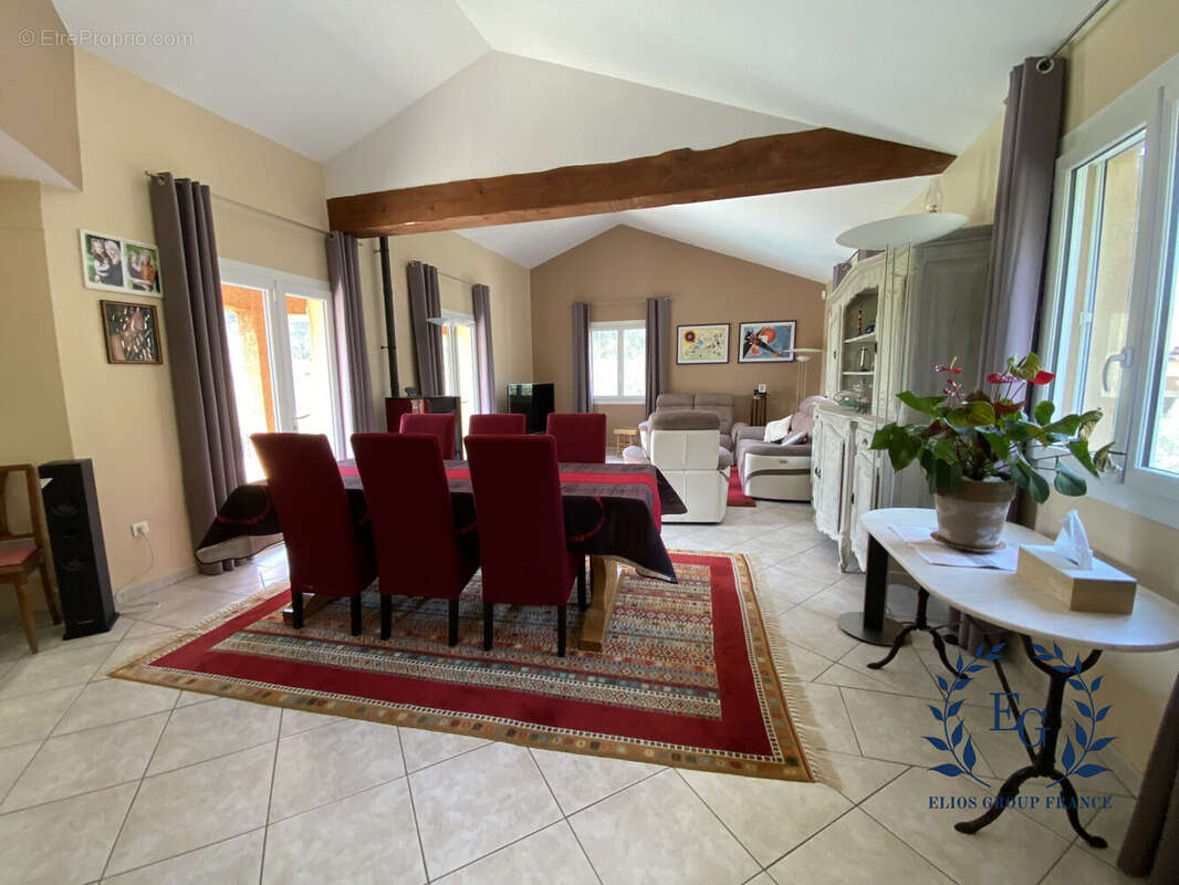 Maison à VINS-SUR-CARAMY