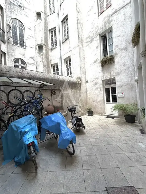 Exclusivité, quartier Graslin, idéal investissement locatif ou première acquisition : charmant studio lumineux de 25 m2 au derni - photo 7