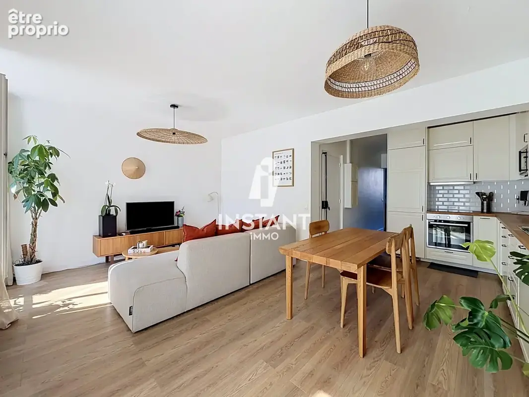 Appartement à CHARENTON-LE-PONT