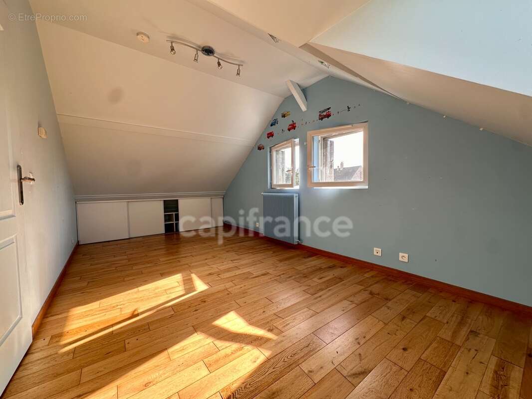 Maison à vendre 5 pièces  4 Chambres FEUCHEROLLES (78) - photo 18