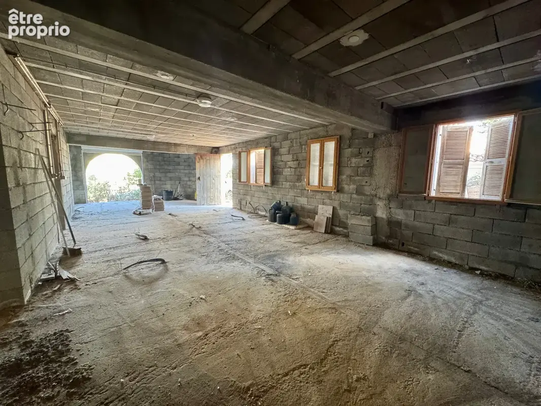 L’Île-Rousse – Maison 5 pièces, 3 niveaux avec terrasses, jardin et vastes garages – Centre ville et plage à pied - photo 15