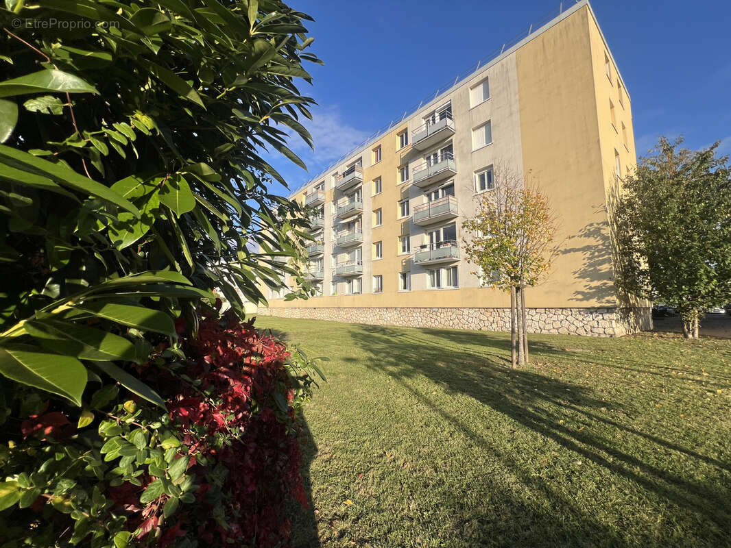 Appartement à SARTROUVILLE
